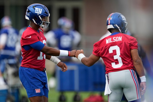 Jameis Winston (l.) and Russell Wilson seen in minicamp action in May.