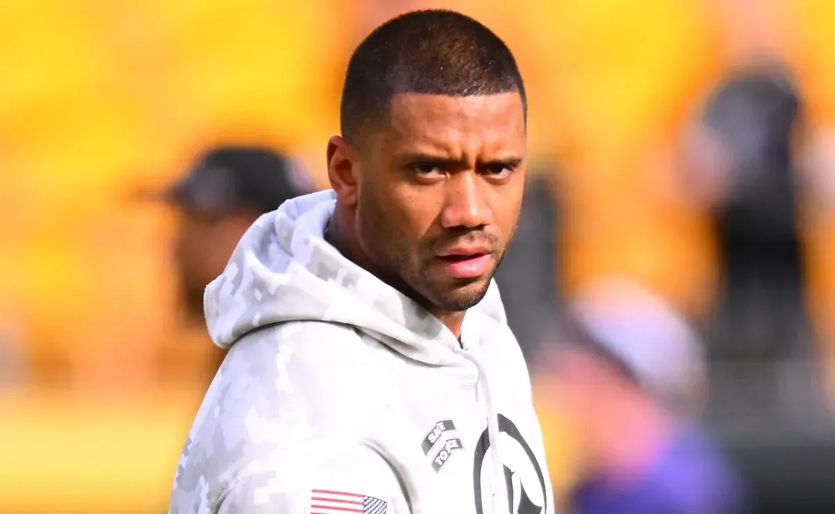 Two-time Super Bowl champ publicly asks Russell Wilson's Giants for one last shot