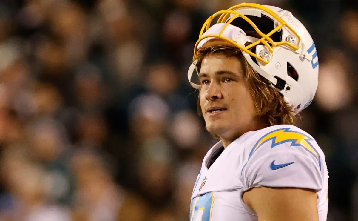 Insider provides major injury update on key Justin Herbert weapon for Chargers ahead of next NFL season