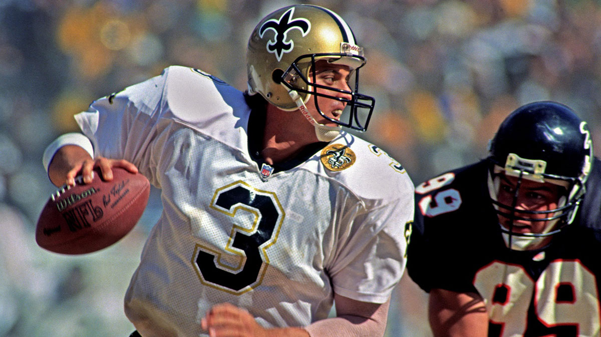 New Orleans Saints quarterback (3) Bobby Hebert is chased by Atlanta Falcons linebacker (99) Tim Green at Fulton County Stadium.