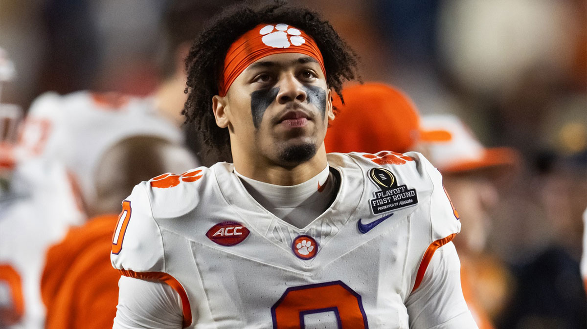 Clemson Tigers wide receiver Antonio Williams (0) against the Texas Longhorns during the CFP National playoff first round at Darrell K Royal-Texas Memorial Stadium.