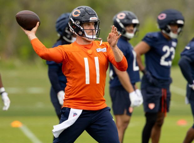 Bears quarterback Case Keenum practices Wednesday, May 28, 2025, at Halas Hall. (Brian Cassella/Chicago Tribune)