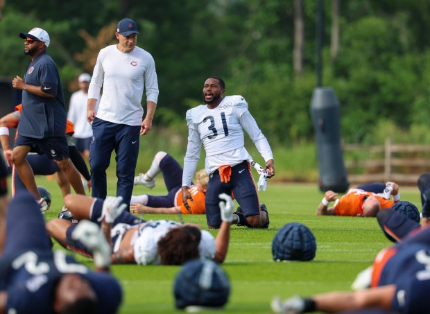 Chicago Bears head coach Ben Johnson and Chicago Bears safety Kevin Byard III (31) chat during stretching at training camp on July 28, 2025, in Lake Forest. (Stacey Wescott/Chicago Tribune)