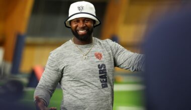 Chicago Bears great Devin Hester leads military football camp