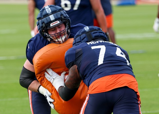 Chicago Bears guards Joe Thuney (62) Jordan McFadden (74) run through blocking drills during training camp at Halas Hall on July 29, 2025, in Lake Forest. (Stacey Wescott/Chicago Tribune)