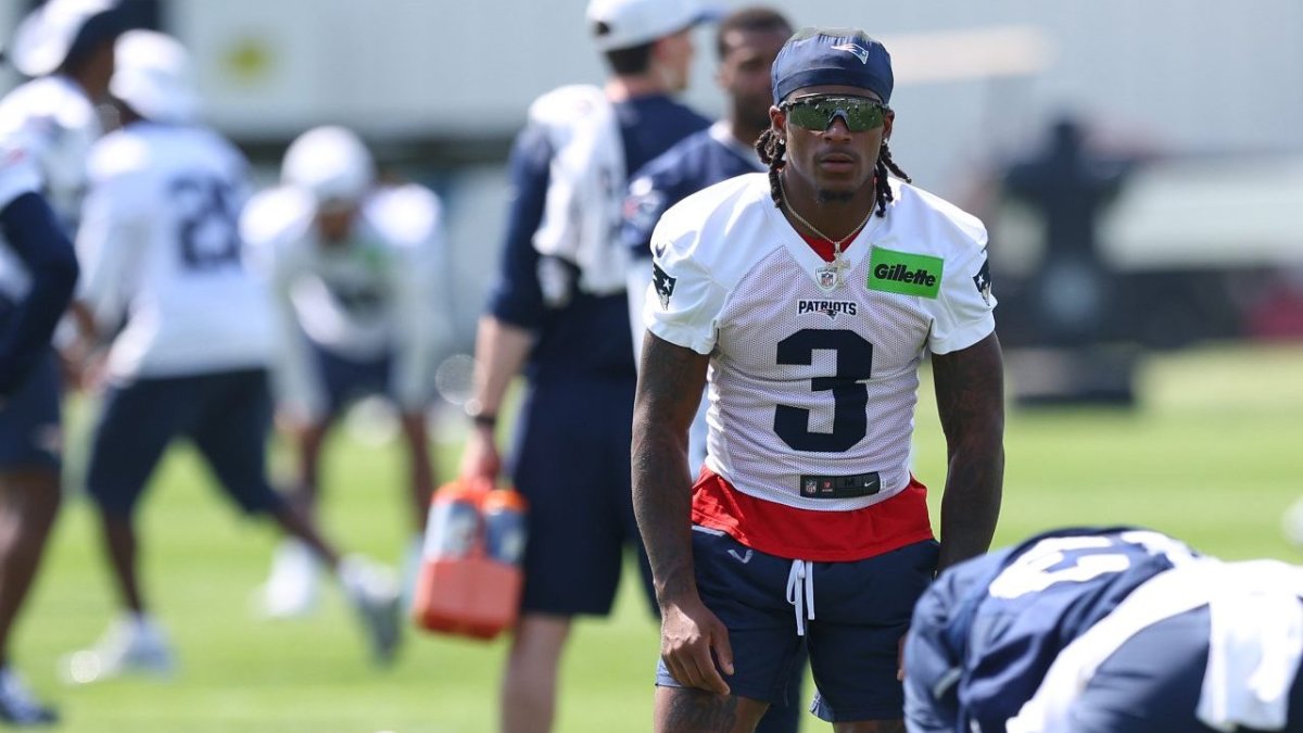 DeMario Douglas steals the show on Day 4 of camp – NBC Sports Boston
