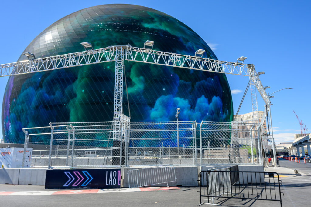 With Las Vegas Locals Making An Average $70K A Year, Can They Afford Vegas' High End Sports Prices?