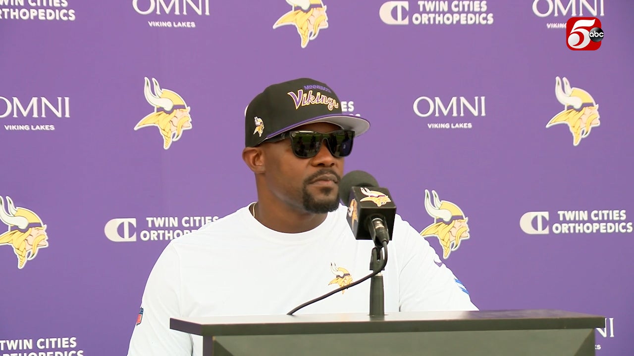 Watch: Vikings DC Brian Flores sets expectations on second day of training camp