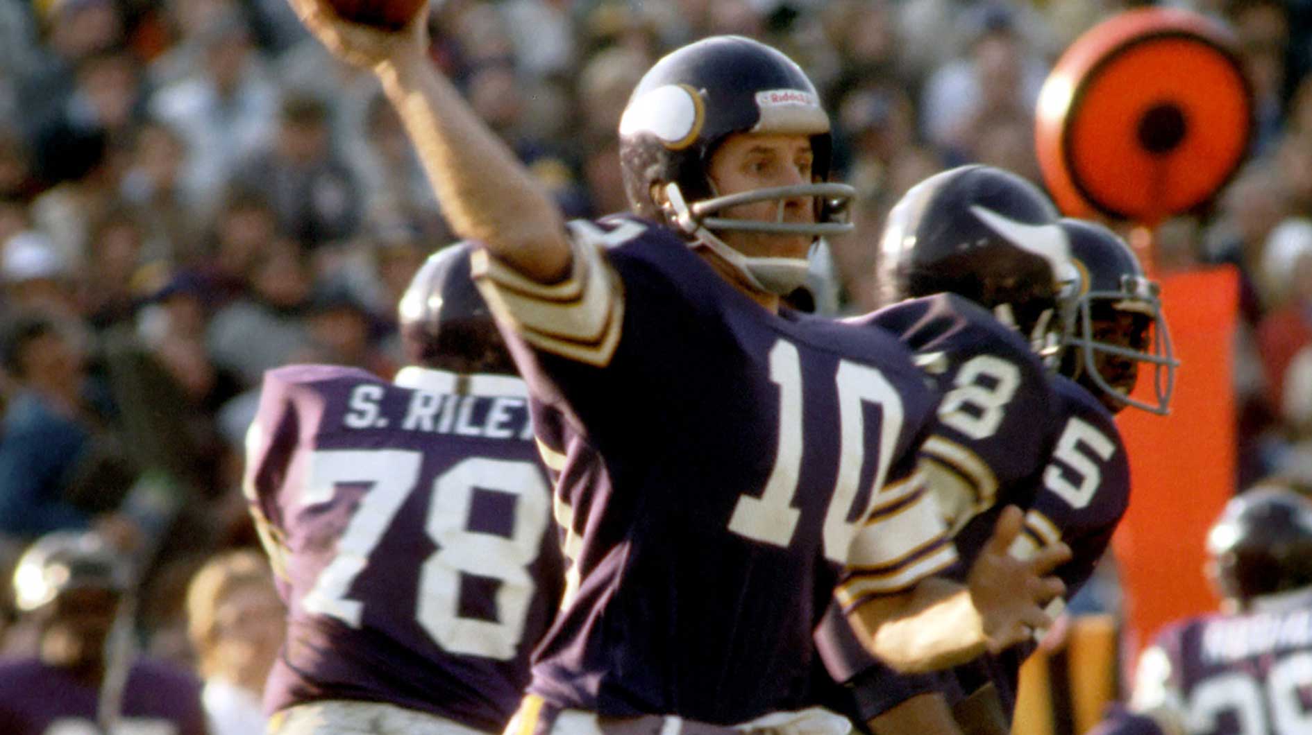 Minnesota Vikings quarterback # 10 Fran Tarkenton in action against the Oakland Raiders during Super Bowl XI at the Rose Bowl. The Raiders defeated the Vikings 32-14 giving the Raiders their first Super Bowl championship. 