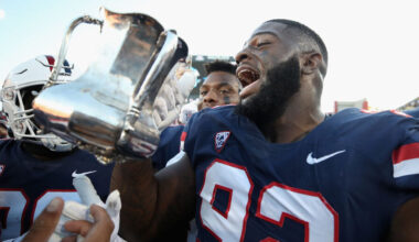 Cardinals DL Kyon Barrs...