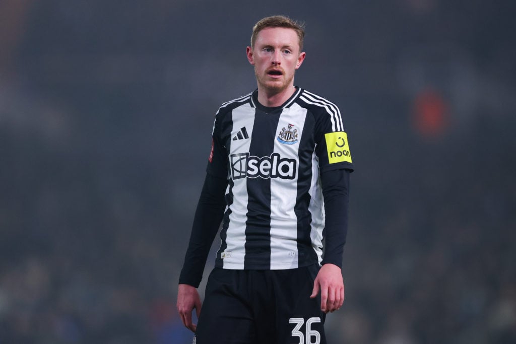 Sean Longstaff in action for Newcastle United.