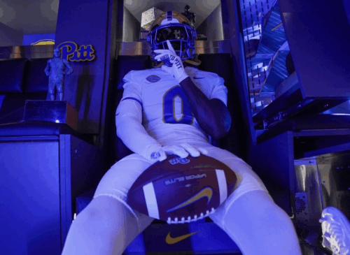 Pitt lands three-star linebacker Desmond Johnson. Photo courtesy of Johnson's Instagram account.