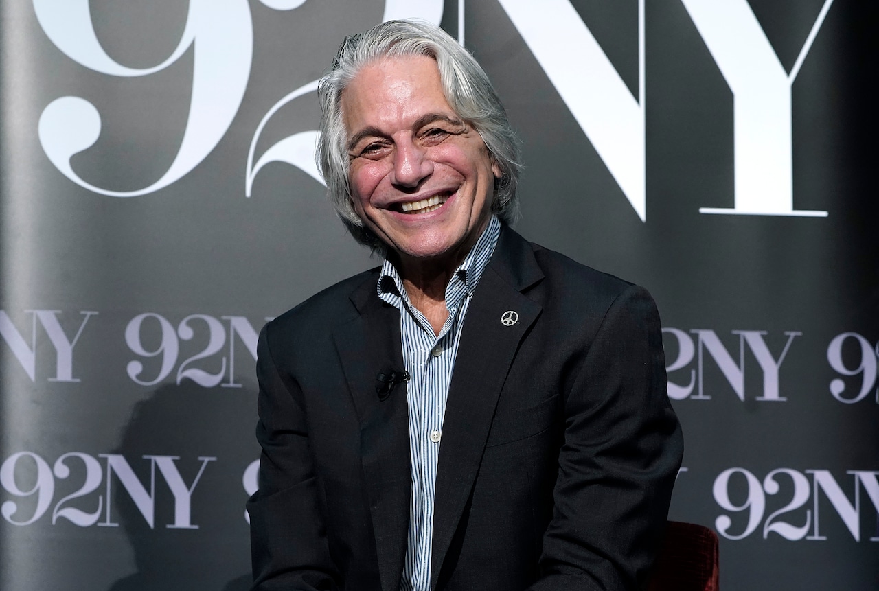 Tony Danza stars in new Hallmark Christmas movie with Buffalo Bills