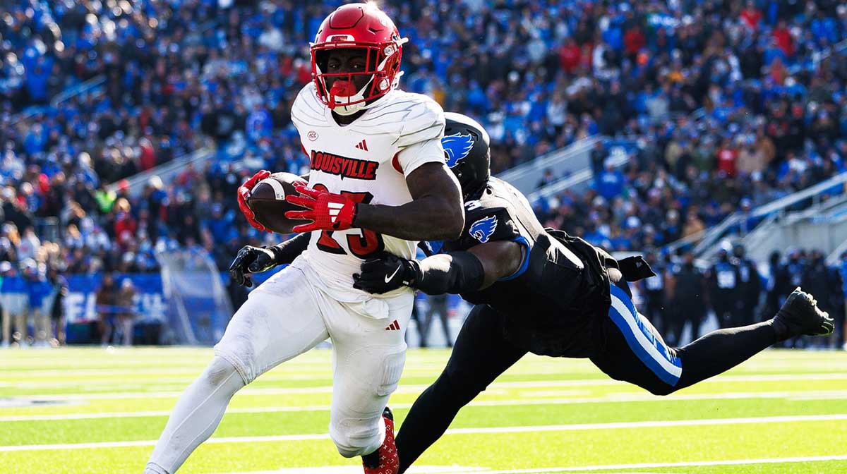 Louisville Cardinals running back Isaac Brown (25) runs the ball against Kentucky Wildcats defensive back Alex Afari Jr. (3) during the first quarter at Kroger Field.