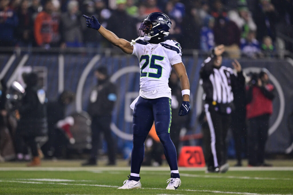 Seahawks Fear ACL Tear For RB Kenny McIntosh