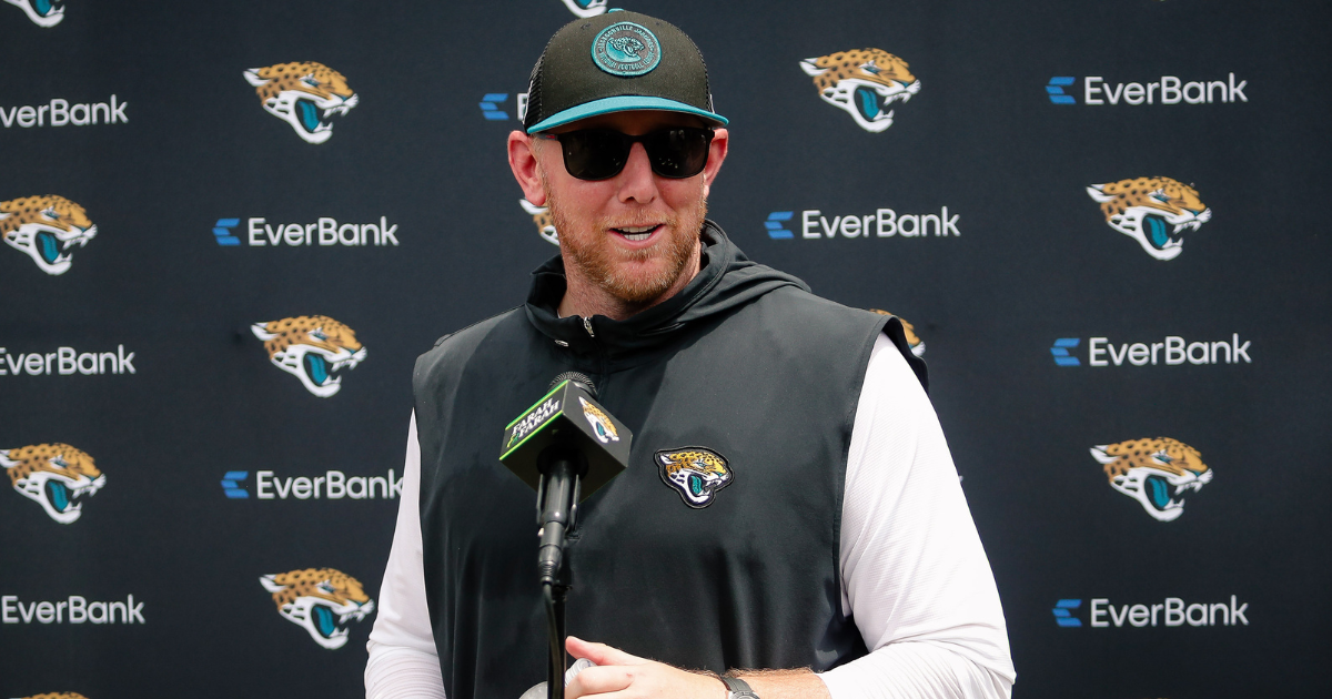 Apr 7, 2024; Cincinnati, Ohio, USA; Cincinnati Reds center fielder Bubba Thompson (12) steals third base in the third inning against the New York Mets at Great American Ball Park. Mandatory Credit: Katie Stratman-Imagn Images