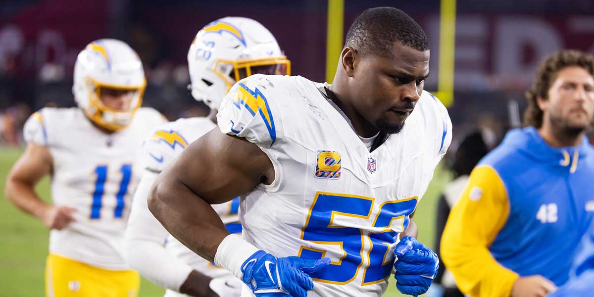Los Angeles Chargers linebacker Khalil Mack (52) against the Arizona Cardinals at State Farm Stadium.