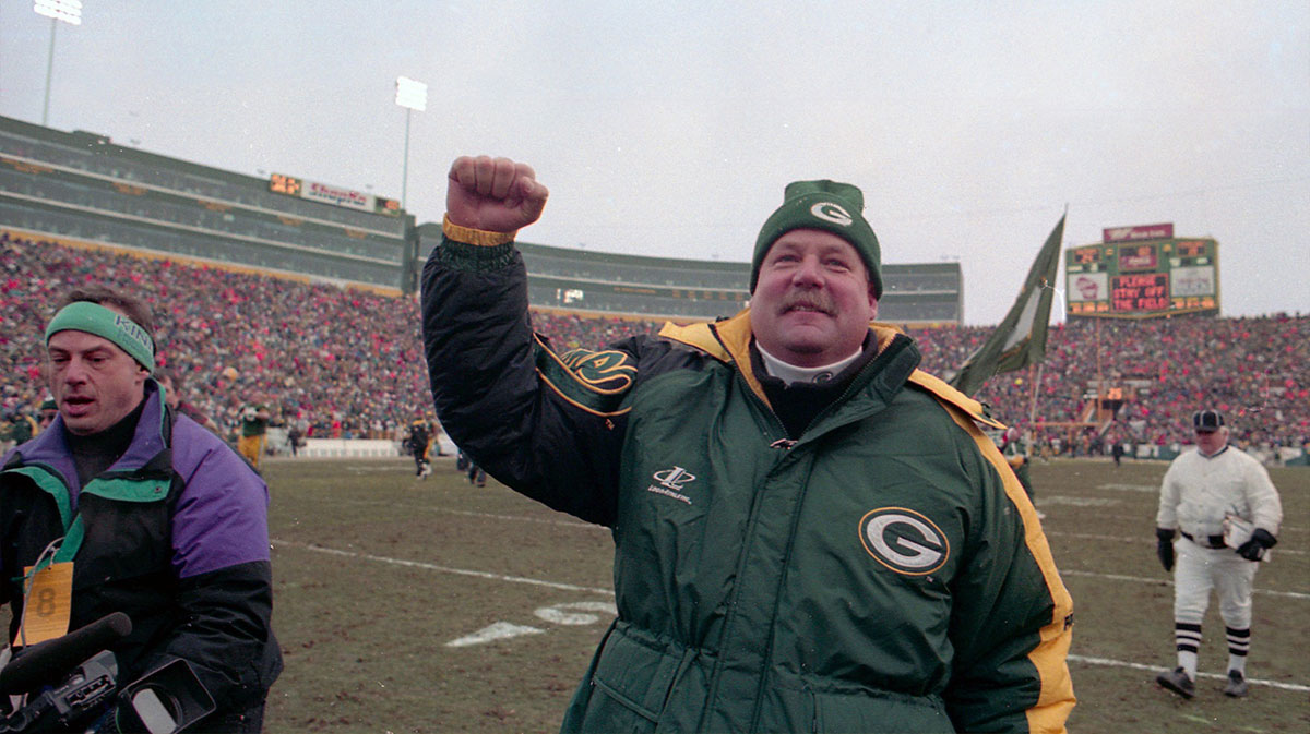 Packers coach Mike Holmgren raises his fist to celebrate a win and division title Dec. 24, 1995, after a win over the Pittsburgh Steelers.