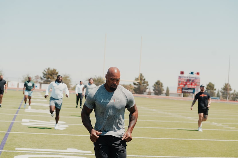 Former Dallas Cowboys offensive lineman Tyron Smith works out at the  Big and Beautiful...