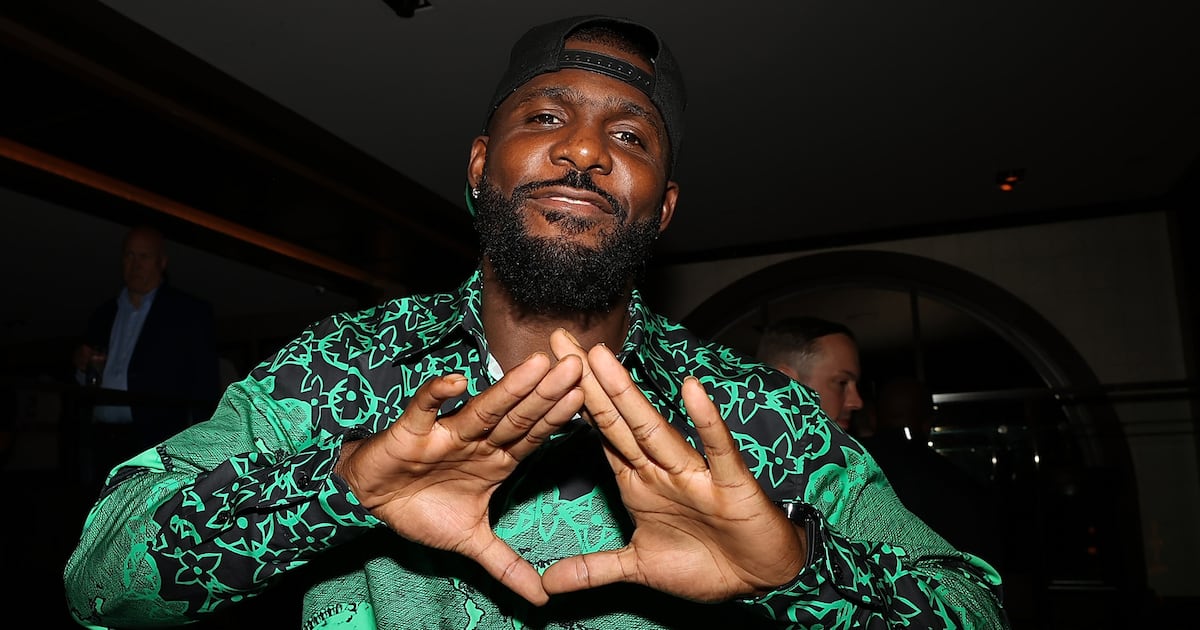 NFL Star Dez Bryant’s Cassie Hot Take Gets Him Roasted by Internet