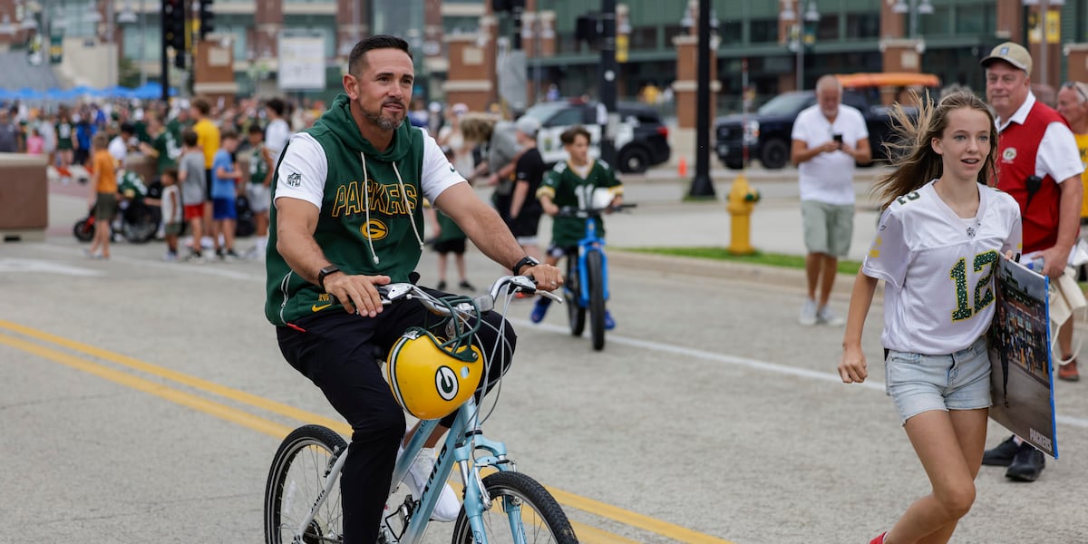 Packers’ Elgton Jenkins dealing with back issue while adapting to position switch