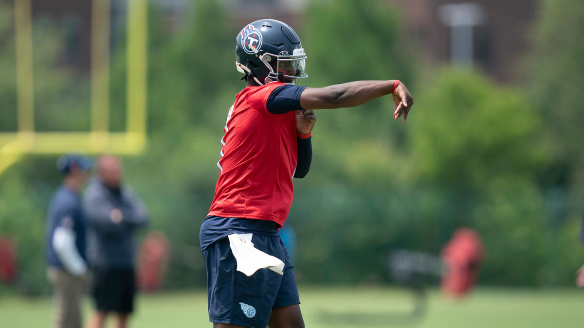 Tennessee Titans quarterback Cam Ward (1) throws during mandatory Titans Minicamp at Ascension Saint Thomas Sports Park in Nashville, Tenn., Tuesday, June 10, 2025.