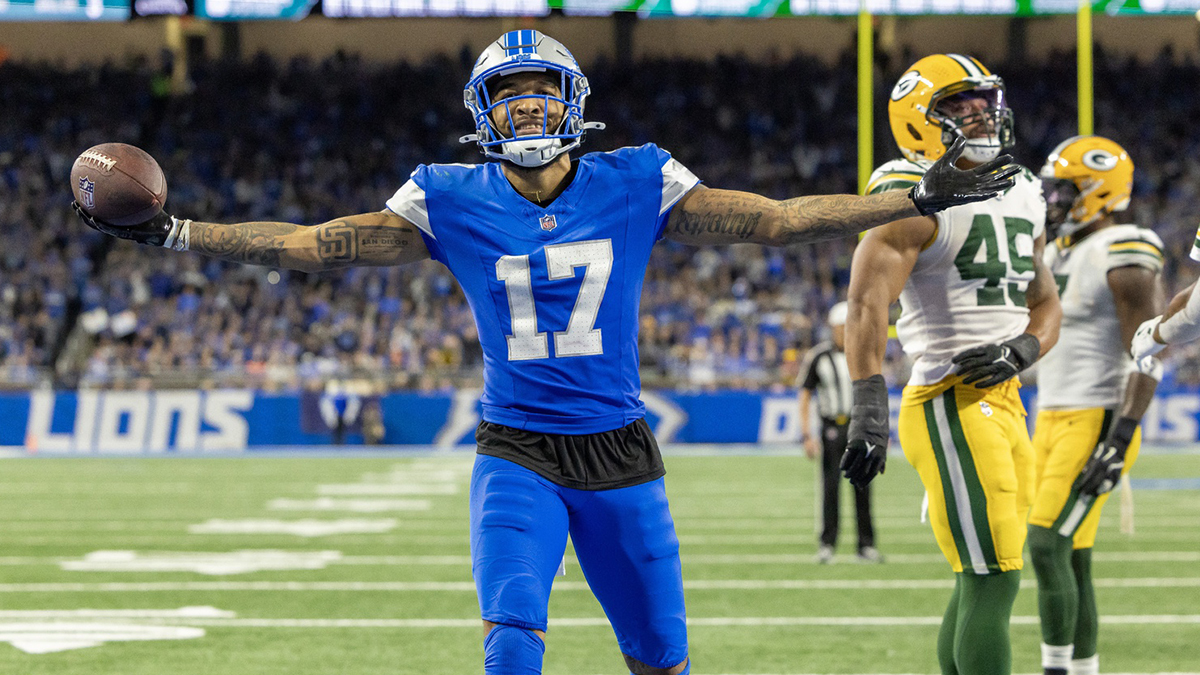 Dec 5, 2024; Detroit, Michigan, USA; Detroit Lions wide receiver Tim Patrick (17) catches a pass for a touchdown in front of Green Bay Packers linebacker Eric Wilson (45) during the third quarter at Ford Field.