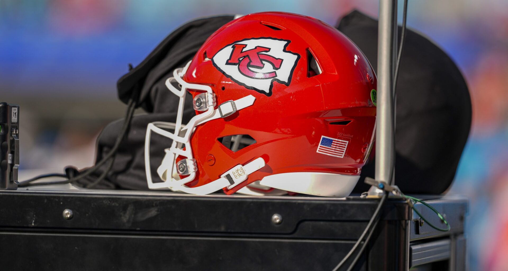 NFL world reacts after Chiefs receiver goes down with injury