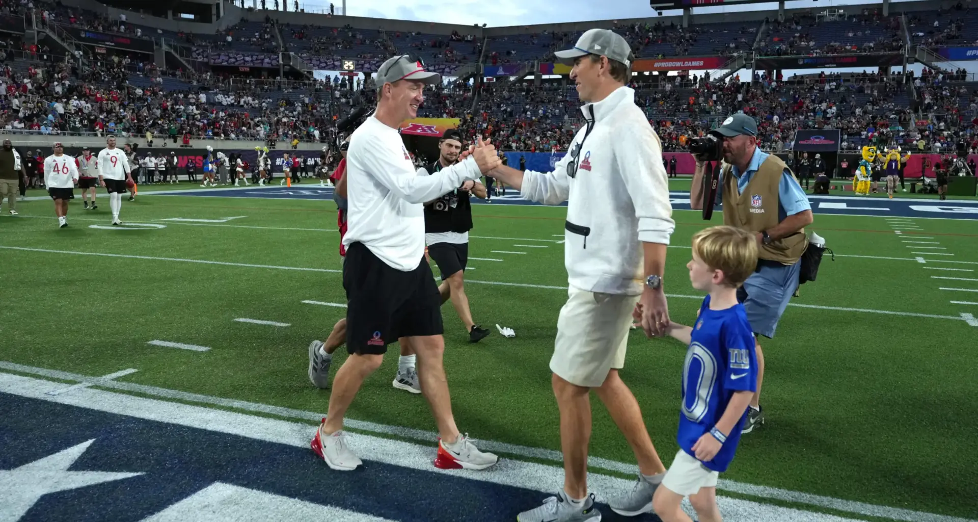 Peyton Manning's souvenir snub highlights unwavering passion of Bills Mafia in unforgettable fan encounter
