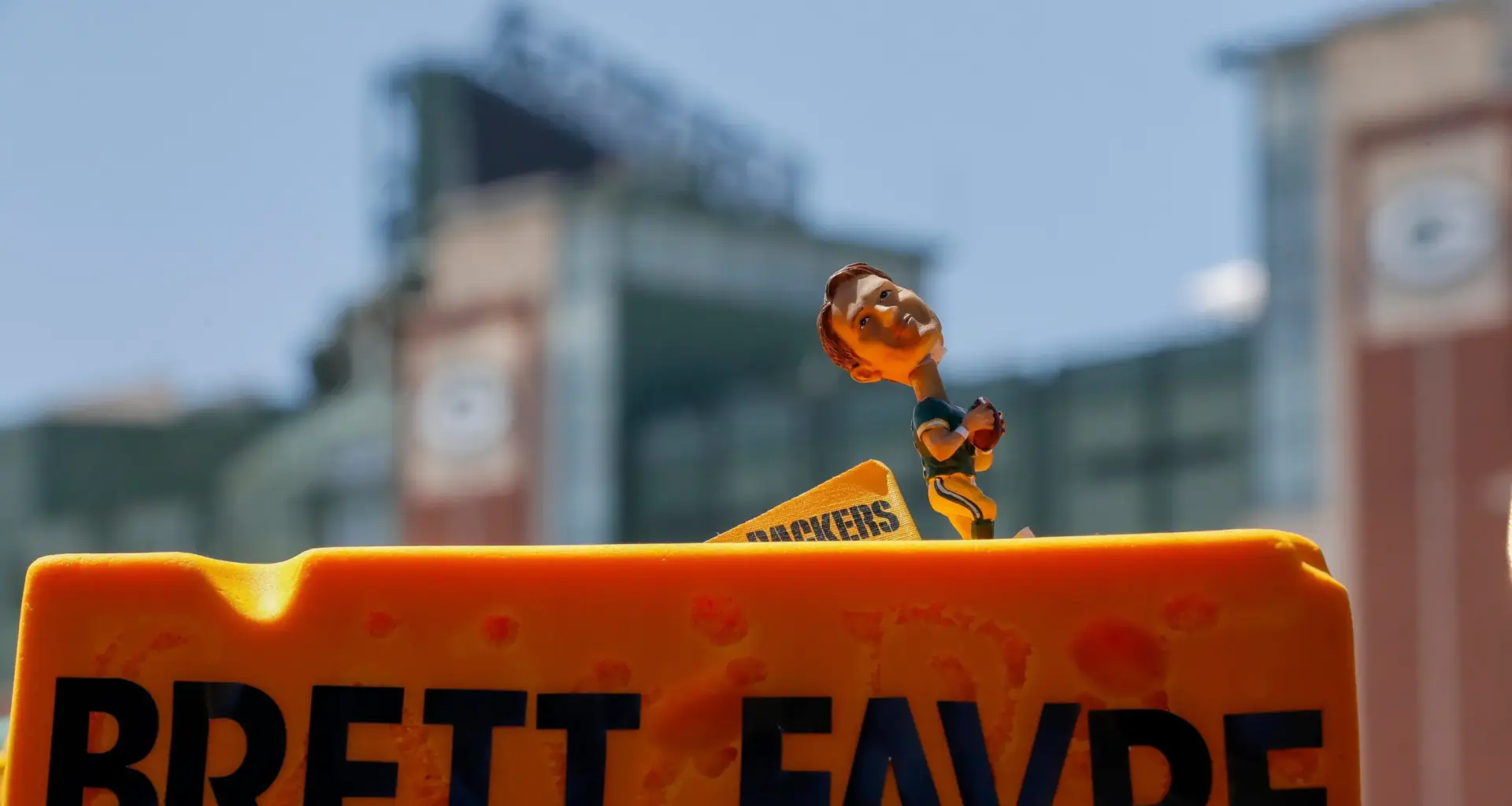 Brett Favre cherished in Wisconsin while Aaron Rodgers closes in on major Packers record