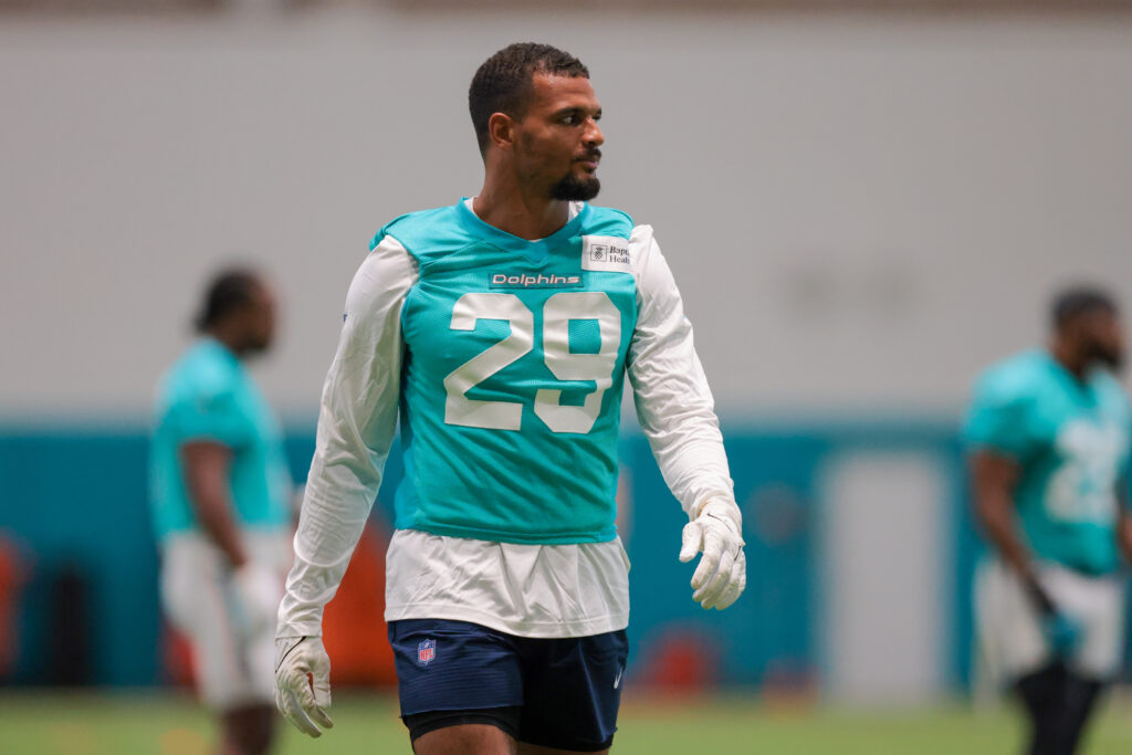 Dolphins S Minkah Fitzpatrick Hires New Agent