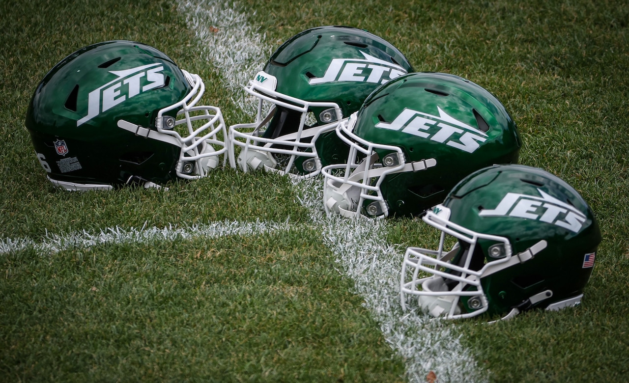 After failing to take off in New York, ex-Jet announces retirement