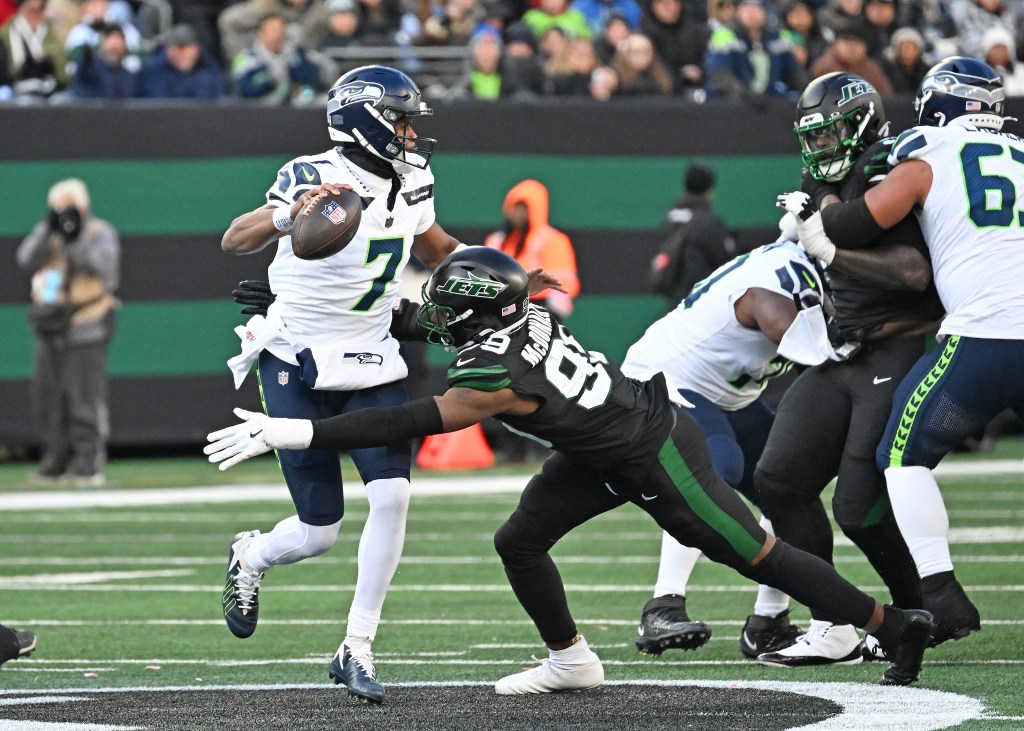 Will McDonald IV pressures Geno Smith during the Jets' loss to the Seahawks on Dec. 1, 2024.