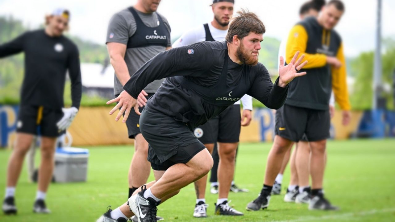 Zach Frazier of the Pittsburgh Steelers