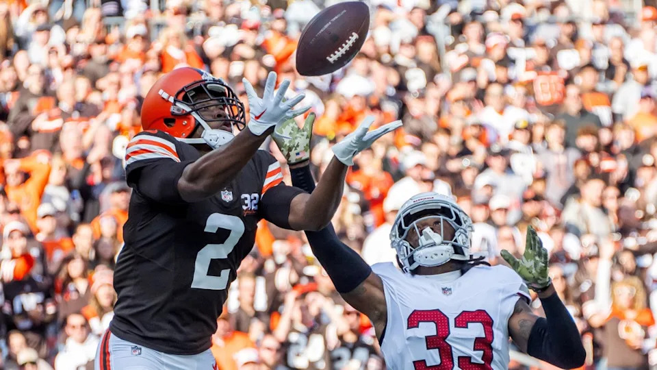 Cleveland Browns wide receiver Amari Cooper (2) catches a touchdown pass as Arizona Cardinals cornerback Antonio Hamilton Sr. (33) as defends. Ken Blaze/Imagn ImagesKen Blaze/Imagn Images