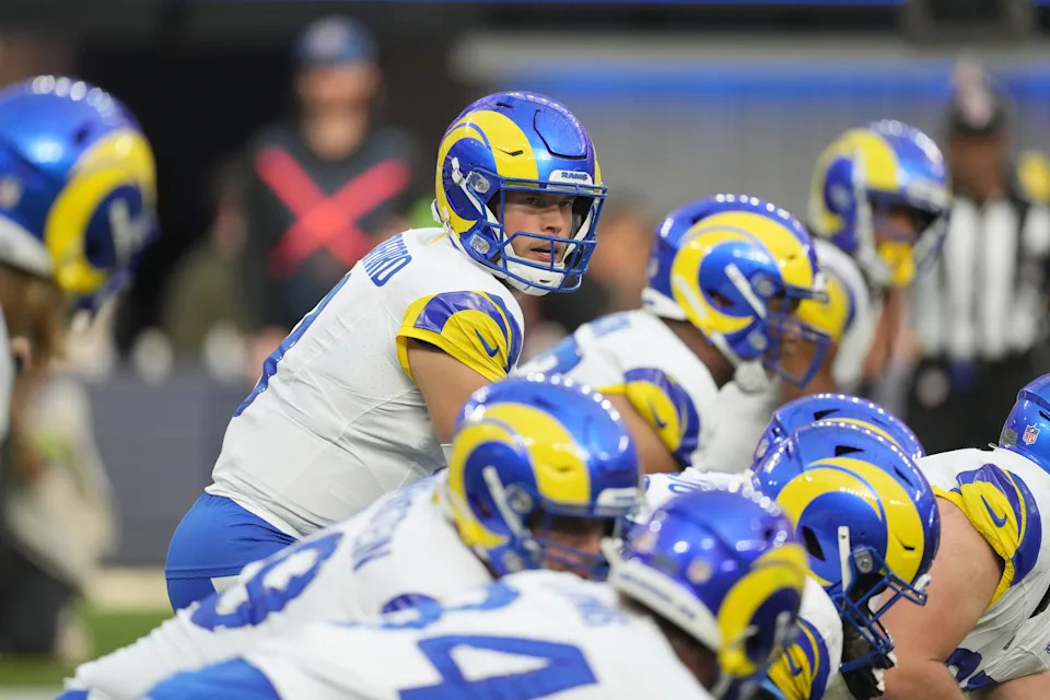 Los Angeles Rams quarterback Matthew Stafford prepares to take the snap against the Cleveland Browns.