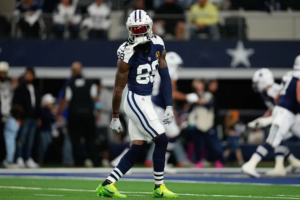 Dallas Cowboys wide receiver CeeDee Lamb during pregame warmups.