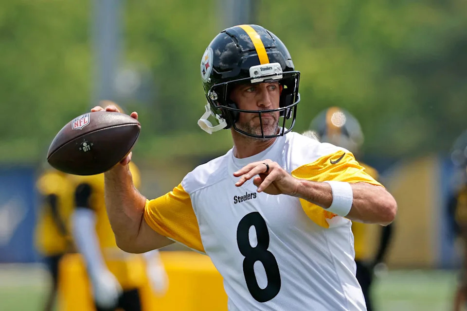 <p>Aaron Rodgers</p>