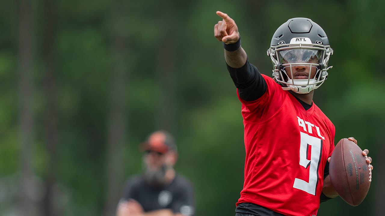 Michael Penix Jr. discusses being a lefty QB, 2025 goals in interview with Michael Vick