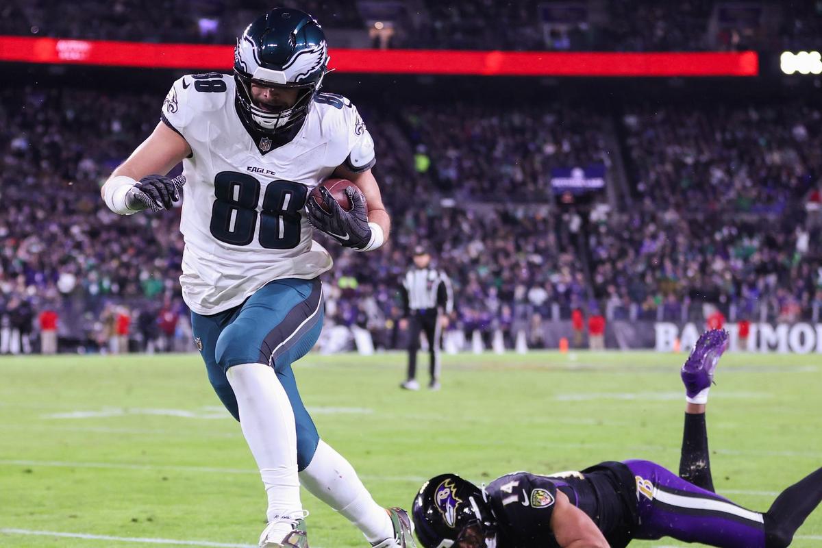 Cape May Fans Get Surprise Meet And Greet With Eagles SB Champs