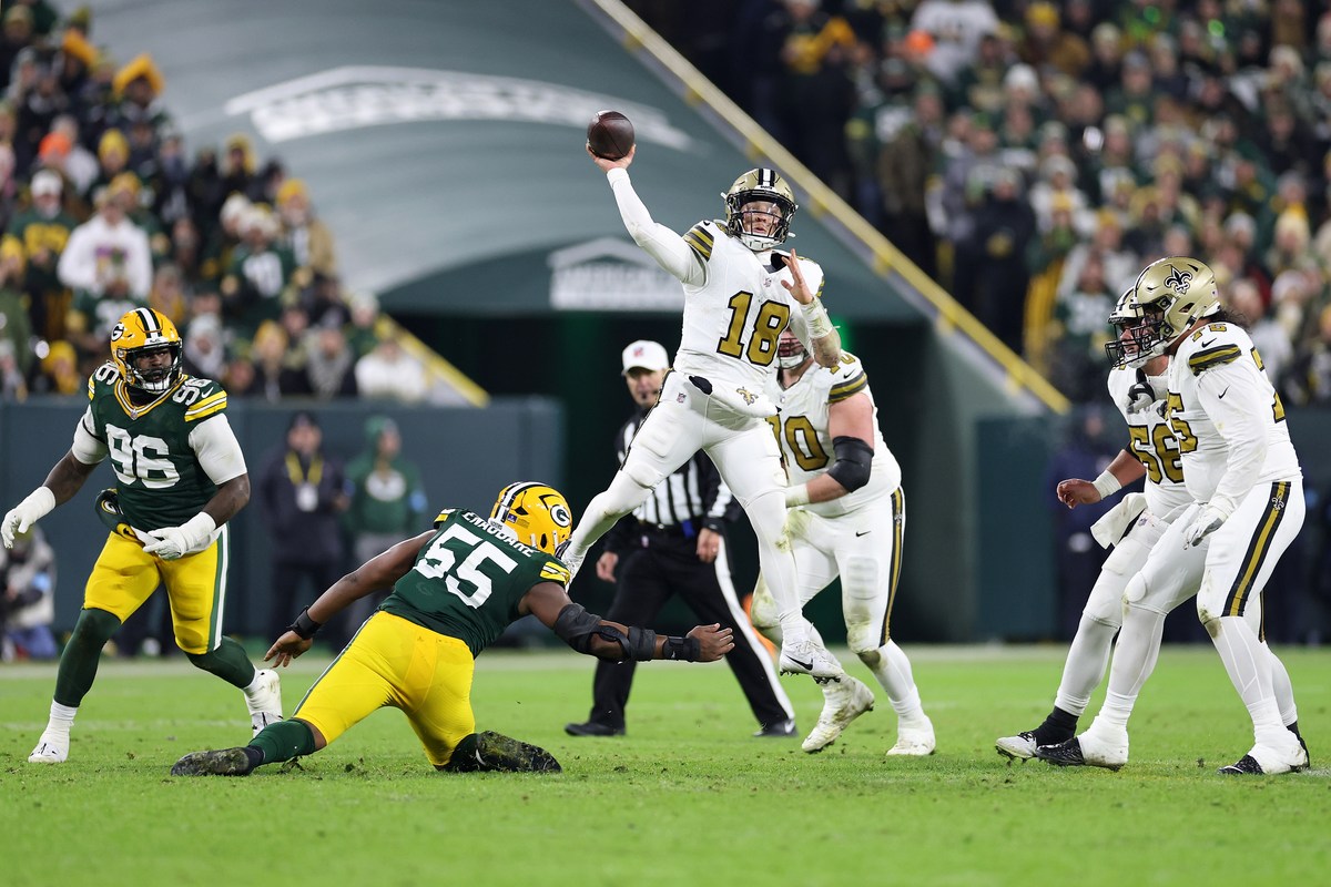 Saints' Quarterback Search Intensifies After Derek Carr's Retirement