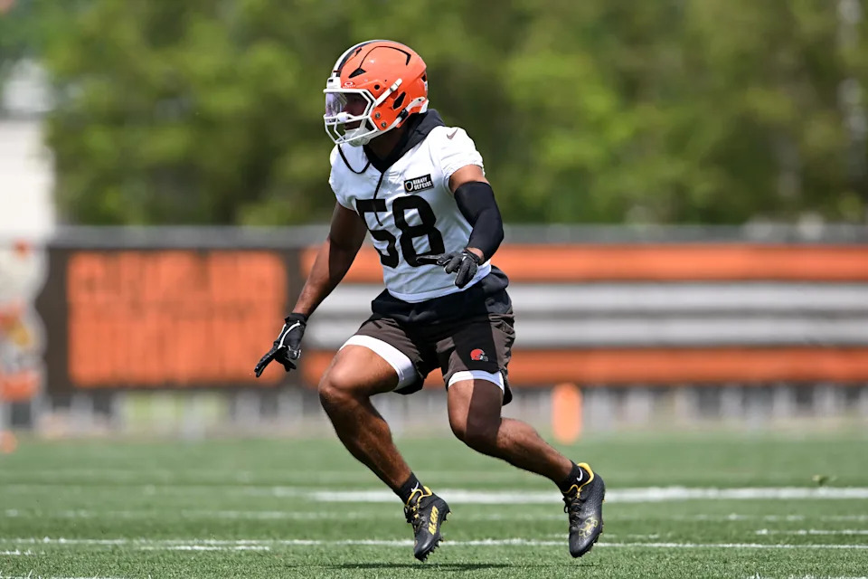 BEREA, OHIO - JUNE 10: Jordan Hicks #58 of the Cleveland Browns runs a drill during Cleveland Browns mandatory minicamp at CrossCountry Mortgage Campus on June 10, 2025 in Berea, Ohio. (Photo by Nick Cammett/Getty Images)