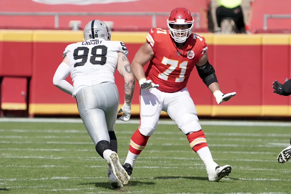 Former Kansas City Chiefs RT Mitchell Schwartz (71).Kirby Lee-Imagn Images