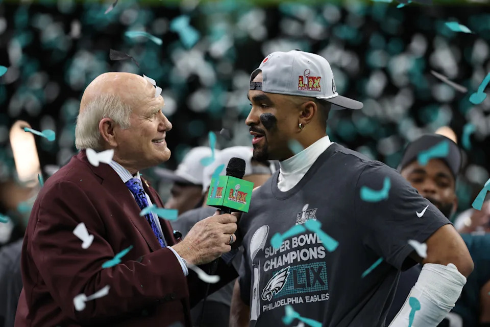 Terry Bradshaw (L) interviews Jalen Hurts after Super Bowl LIX. © Geoff Burke-Imagn Images