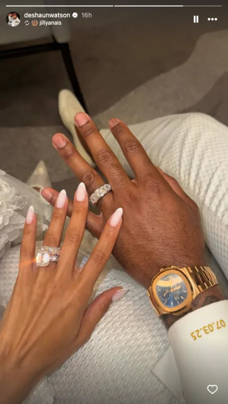 Deshaun Watson showed off his diamond wedding band.Deshaun Watson&sol;IG&period;