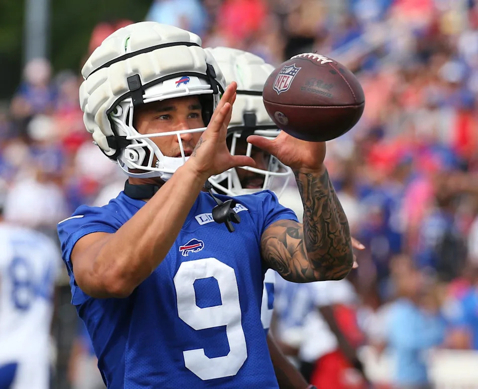 Bills defensive back Taylor Rapp pulls in a throw as he warms up.