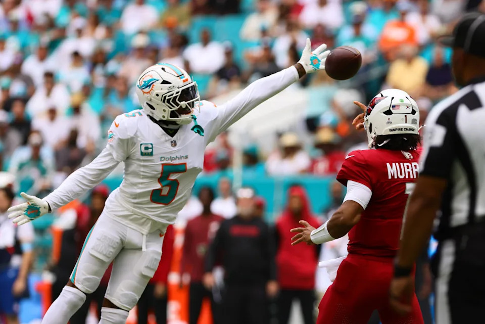 Miami Dolphins cornerback Jalen Ramsey (5) block a pass from Arizona Cardinals quarterback Kyler Murray (1) during the first quarter at Hard Rock Stadium.Sam Navarro-Imagn Images