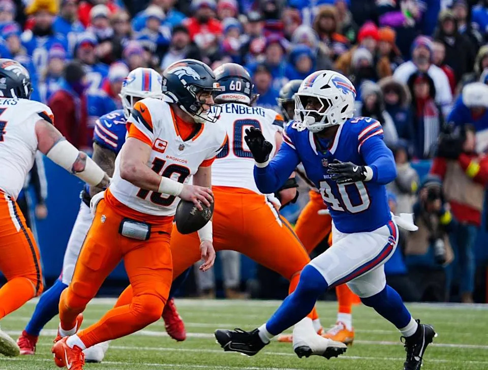 Buffalo Bills linebacker Von Miller (40) rushes towards Denver Broncos quarterback Bo Nix (10) and misses tackling him during the second half of the Buffalo Bills wild card game against the Denver Broncos at Highmark Stadium in Orchard Park.