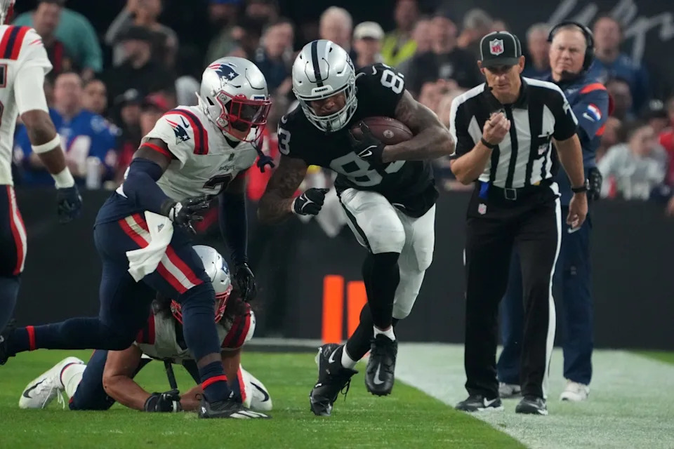 Miami Dolphins tight end Darren Waller (83).Kirby Lee-Imagn Images