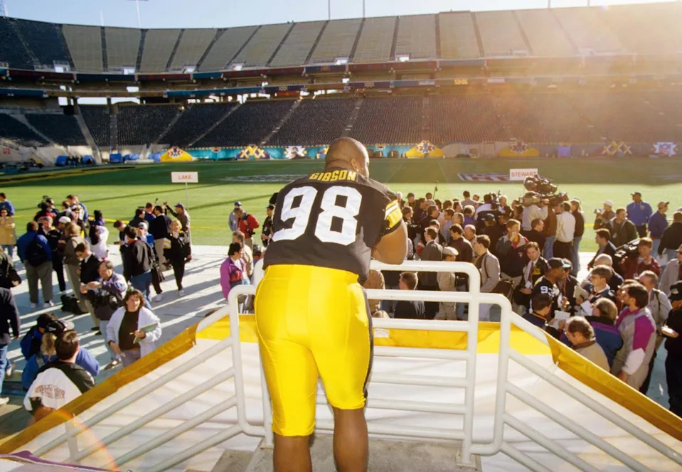 Jan 23, 1996; Tempe, AZ, USA; FILE PHOTO; Pittsburgh Steelers defensive tackle (98) Oliver Gibson during media day of Super Bowl XXX at Sun Devil Stadium. Mandatory Credit: Photo By Imagn Images © Copyright Imagn Images© RVR Photos-Imagn Images